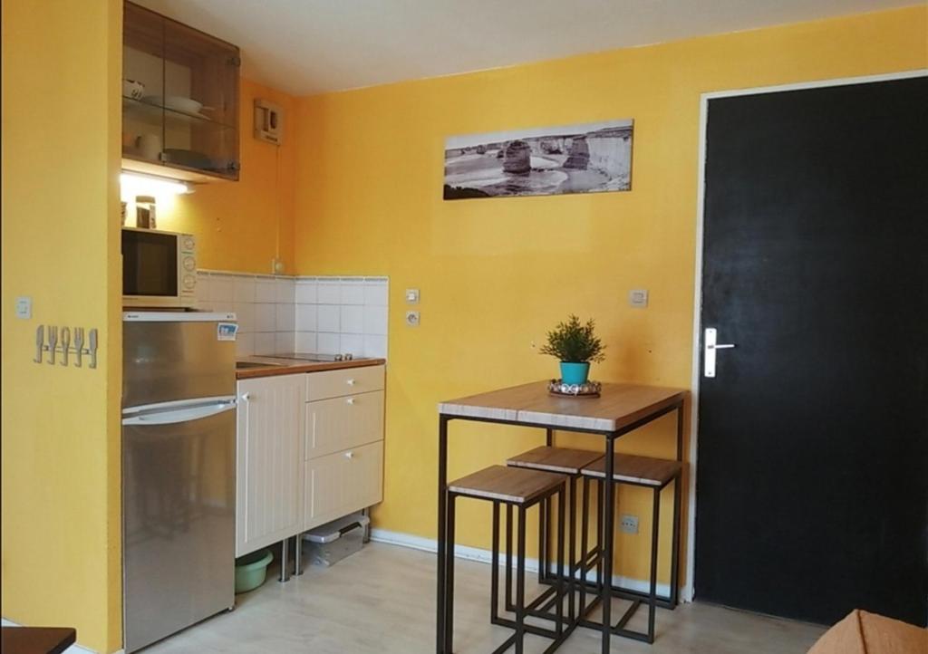 Appartement à 50 m de la plage avec WIFI et Netflix photo 4