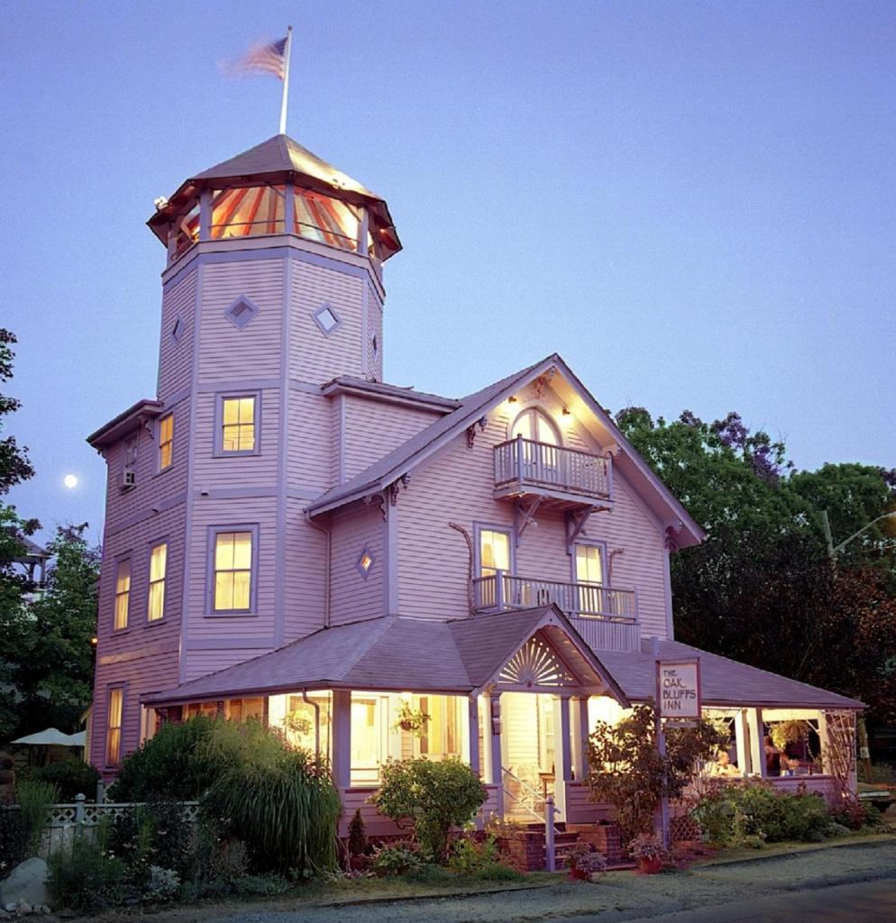 The Oak Bluffs Inn photo 3
