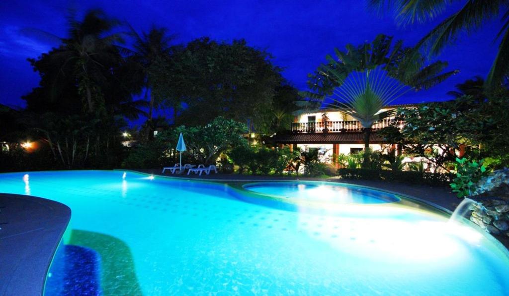 4 bedrooms house at Tambon Mae Nam 30 m away from the beach with shared pool furnished garden and wifi