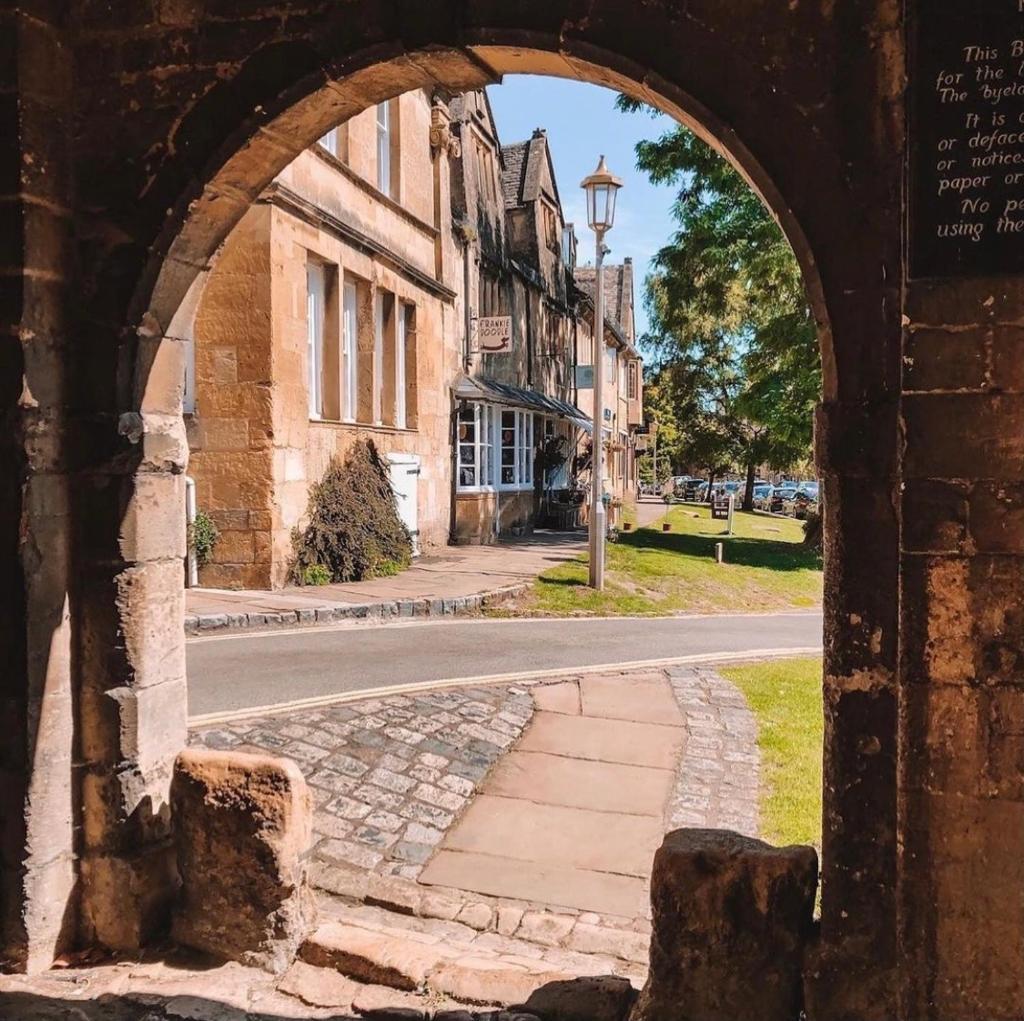 Little Campden House - Tap to explore photos