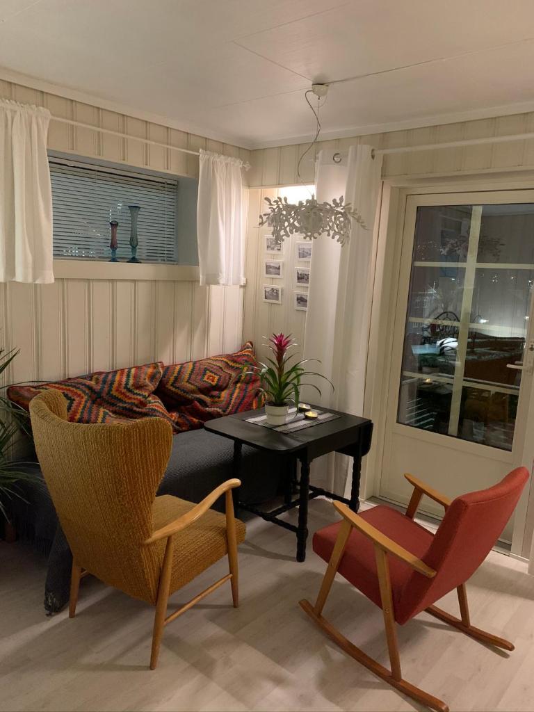 Private house-terrace-garden -parking-WiFi-smartTV photo 1