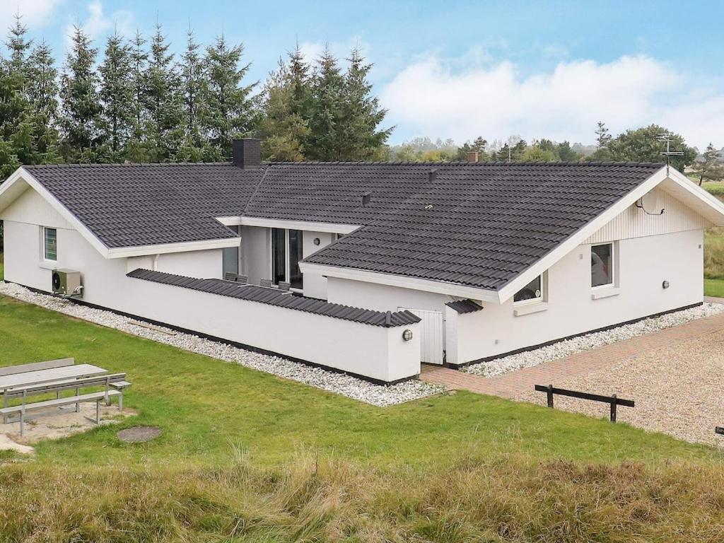 10 person holiday home in Bl vand