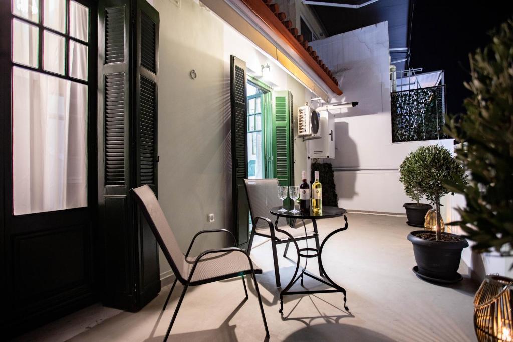 Pandrosos Divine Suites - Tap to explore photos