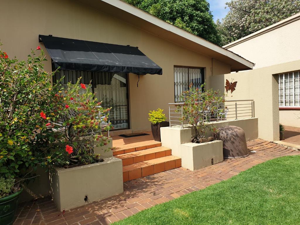 125 on Van Buuren Road Guest House photo 1