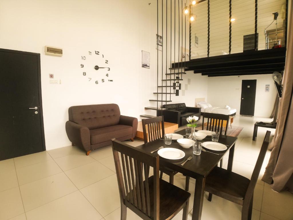 Colonial Loft(Sunset & City View)@Empire City