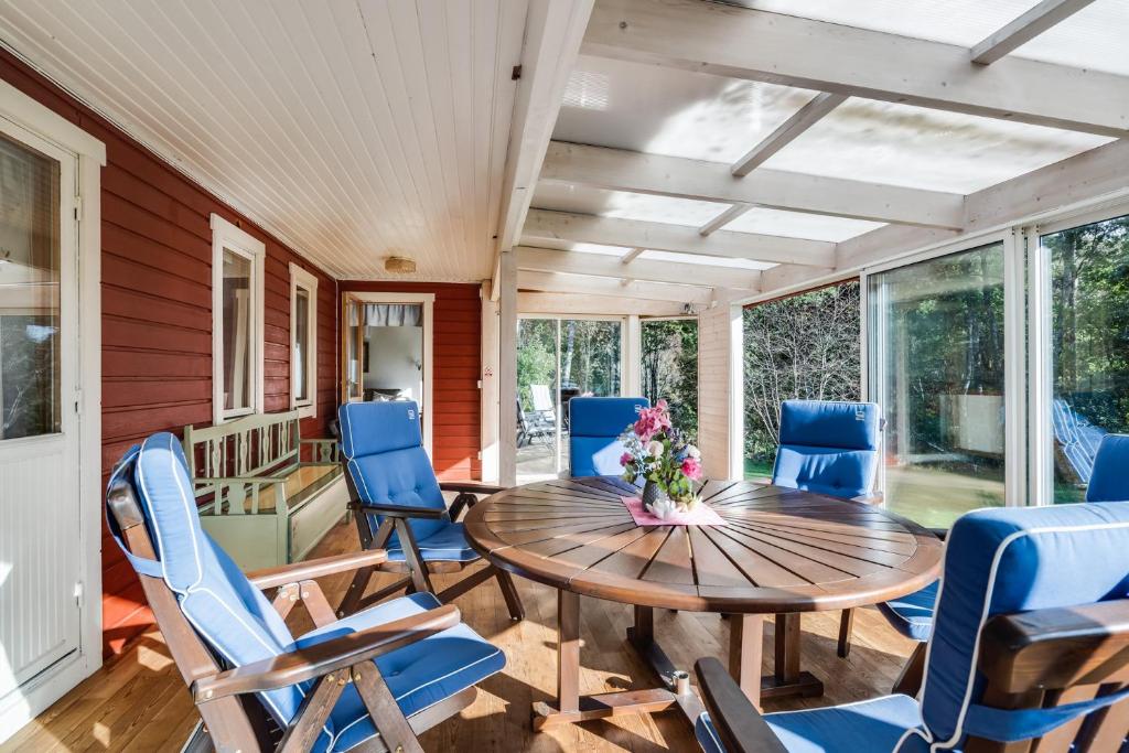 Nice holiday house in Knared photo 3