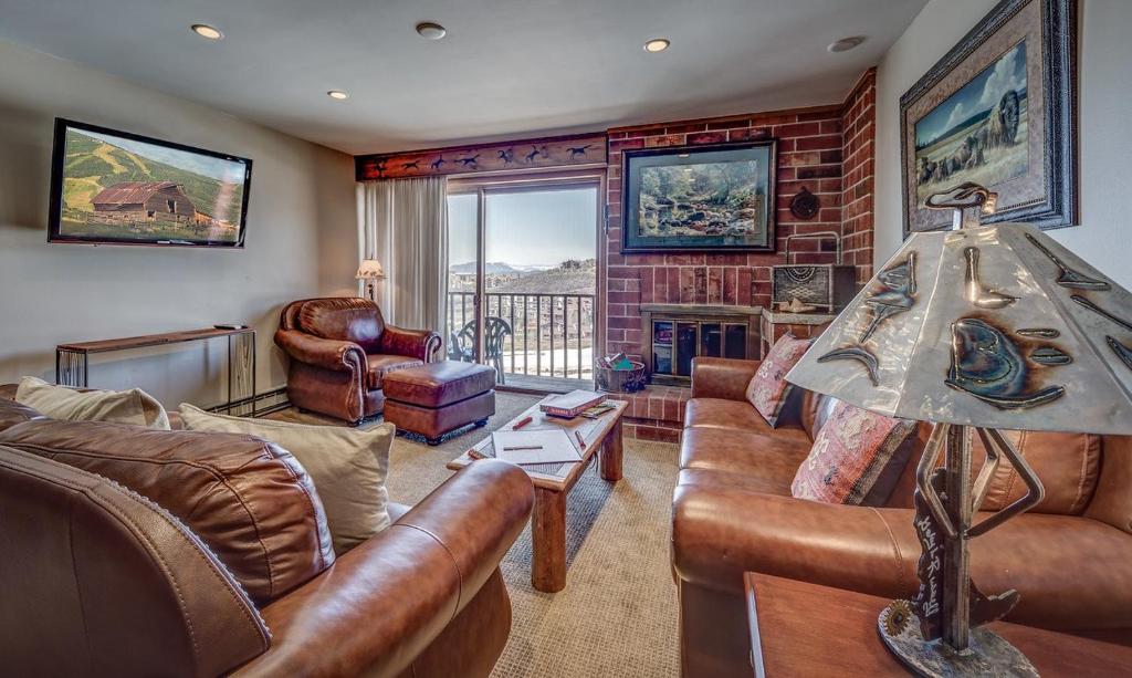 Bear Claw 516 - Ski-in Ski-out Condo! image