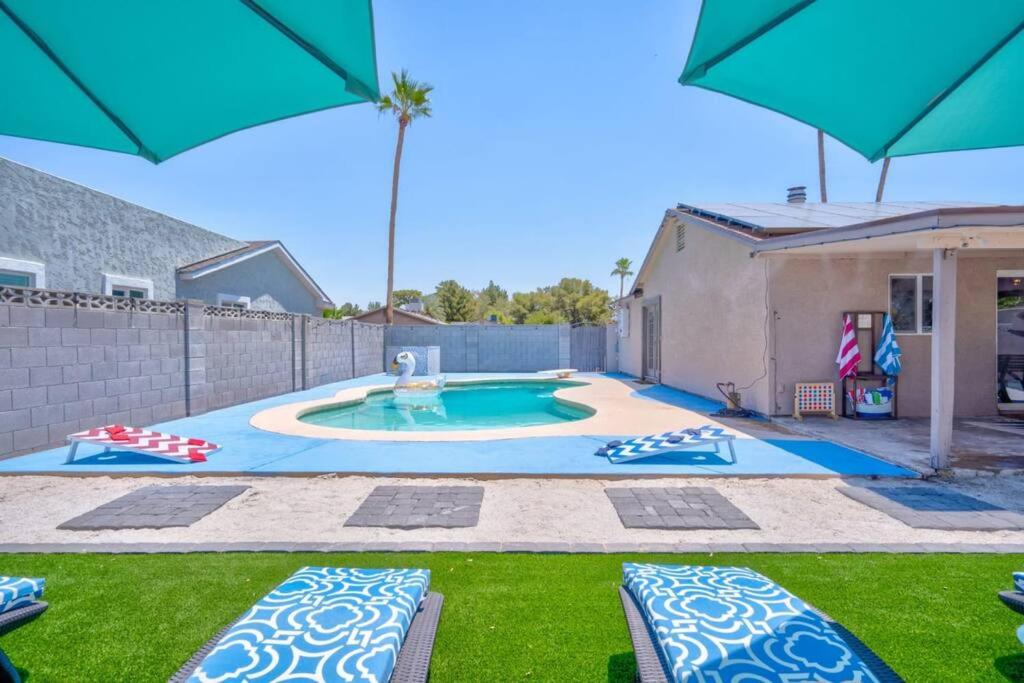 Fab PHX Getaway w/ Pool & Fire Pit image