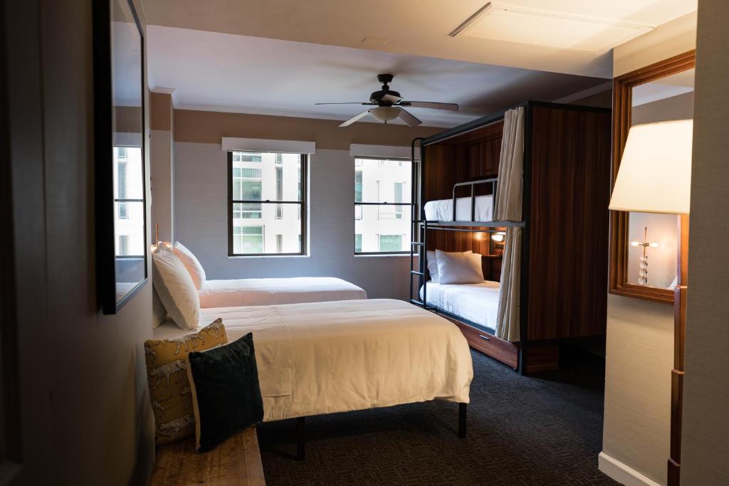 Семейный (Семейный номер), Selina Chicago