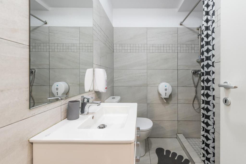 Апартаменты (Апартаменты Делюкс с 3 спальнями), Downtown Accommodation