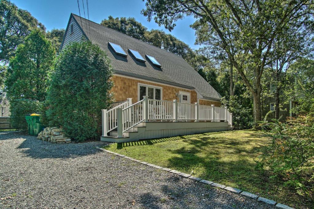 Vineyard Gem Less Than 2 Mi to Beach and Oak Bluffs! photo 2