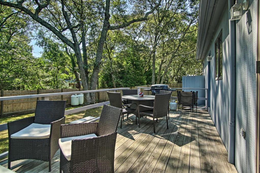 Vineyard Gem Less Than 2 Mi to Beach and Oak Bluffs! photo 3