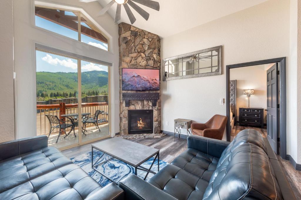 Westgate Park City Differentiated Modern Update Top Floor View Deluxe 1 Bedroom image