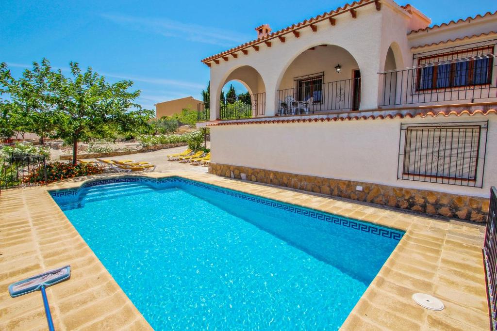 Laura-28A - traditionally furnished detached villa with peaceful surroundings in Calpe photo 1