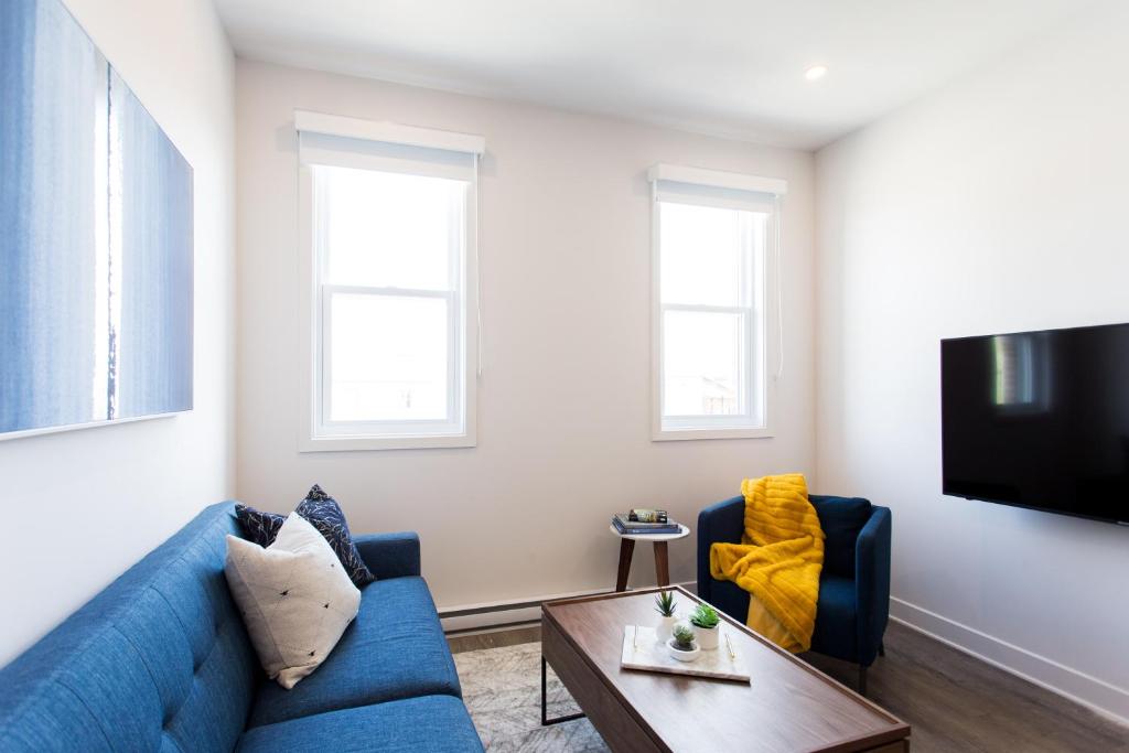 Perfectly Located Mile End 2 Bdr Unit by Den Stays - Tap to explore photos