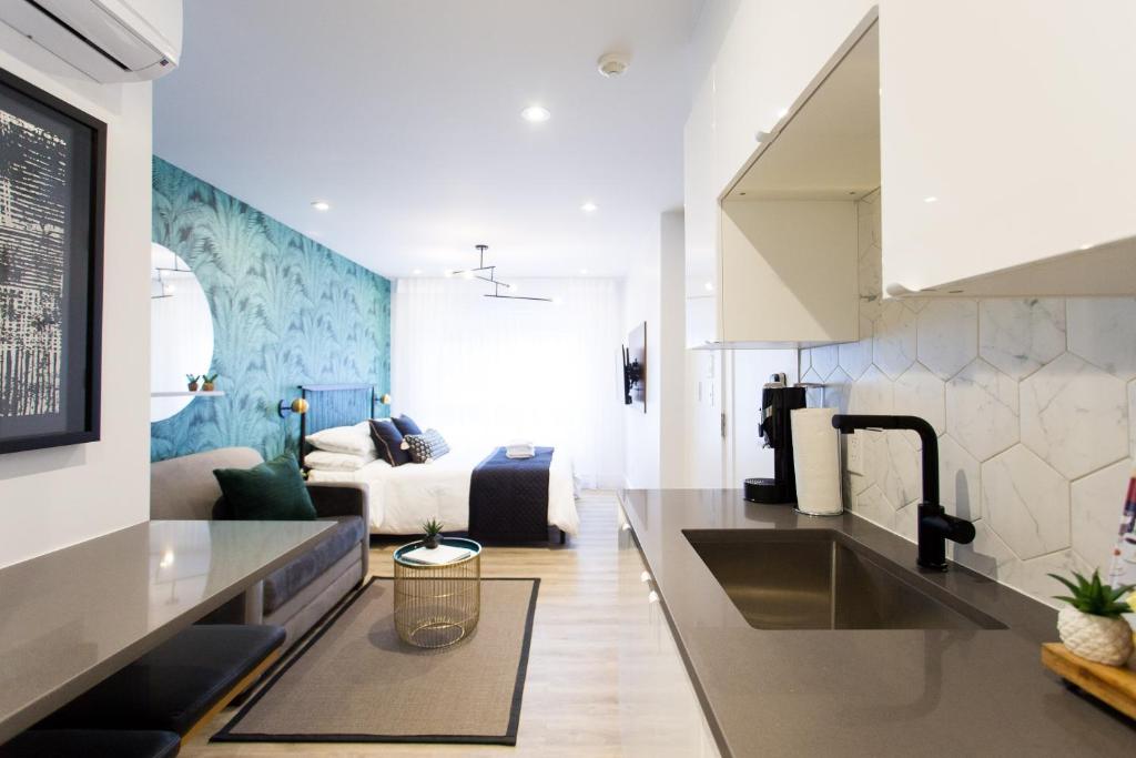Studio Palms Steps from JeanTalon Market Full Bath by Den Stays - Tap to explore photos