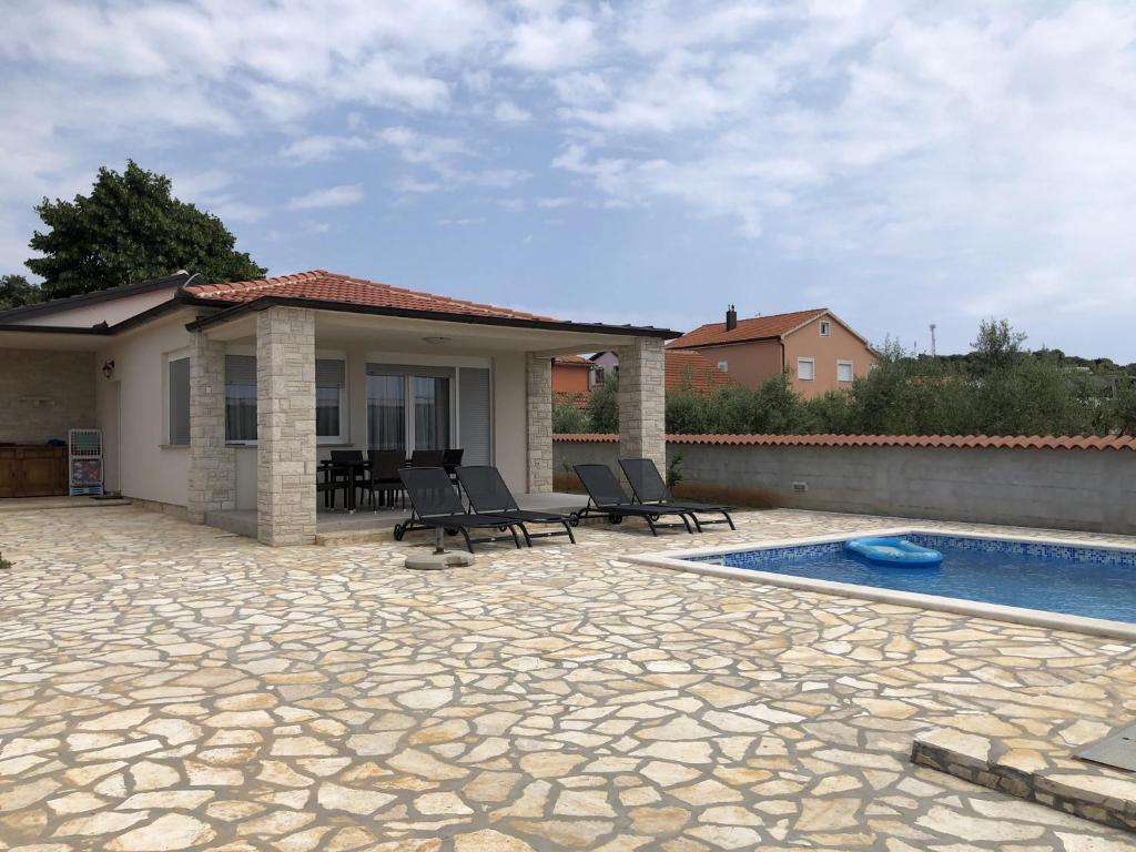 House VILLA MARK II photo 1