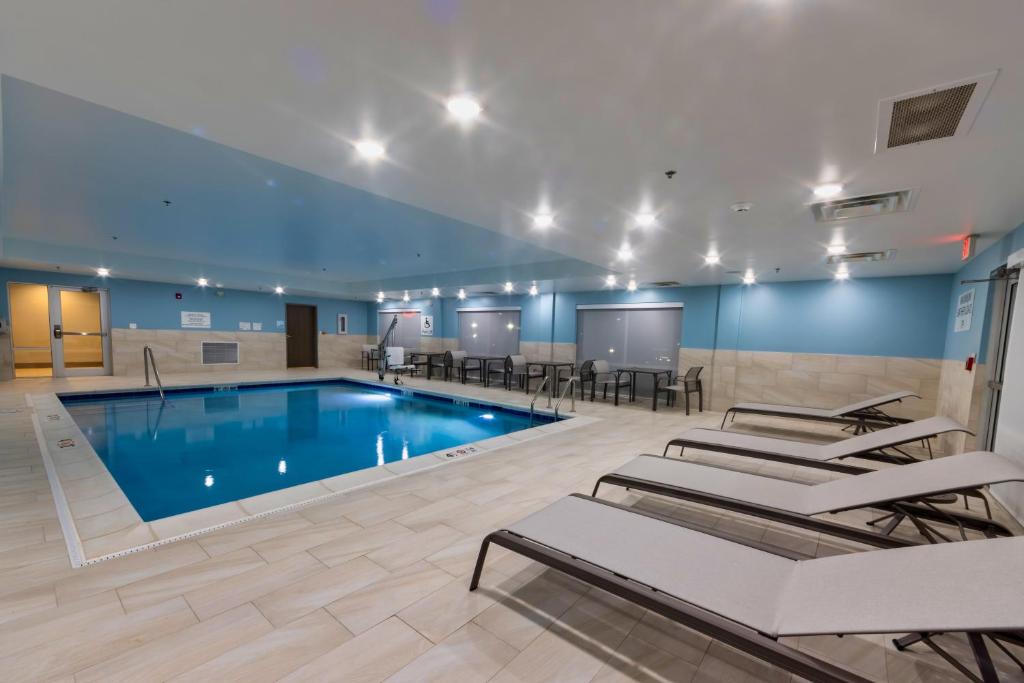 Holiday Inn Express & Suites - Harrisonburg University Area , an IHG Hotel photo 4