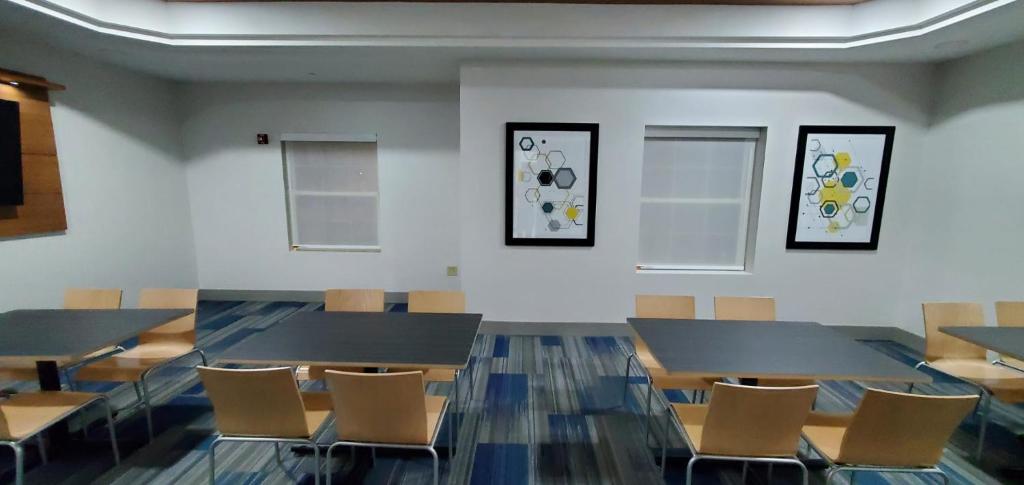 Holiday Inn Express & Suites Williamsburg, an IHG Hotel photo 4