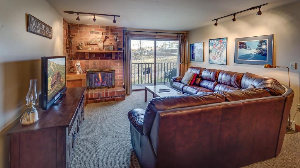 Bear Claw 312 - Ski-in Ski-out Condo! image