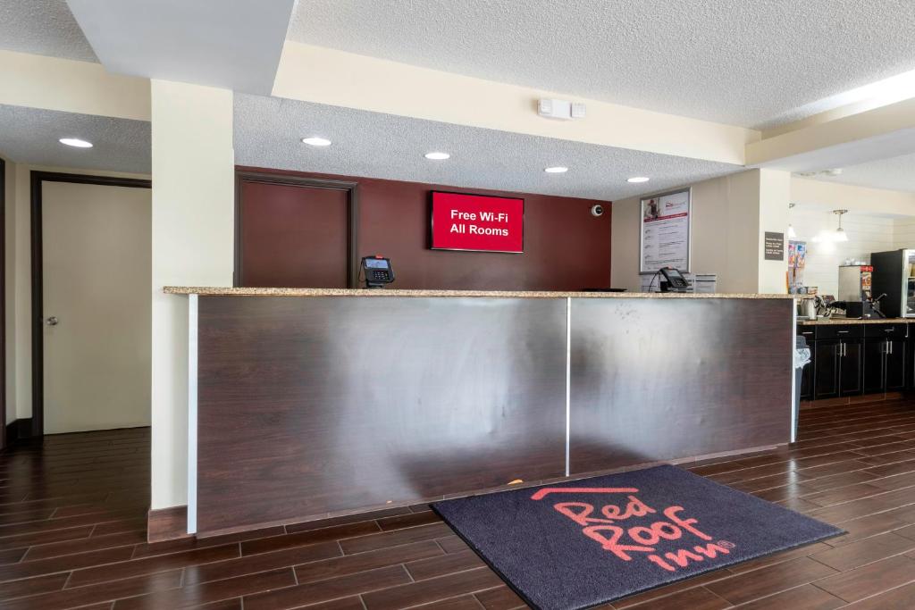 Red Roof Inn Charlottesville photo 4