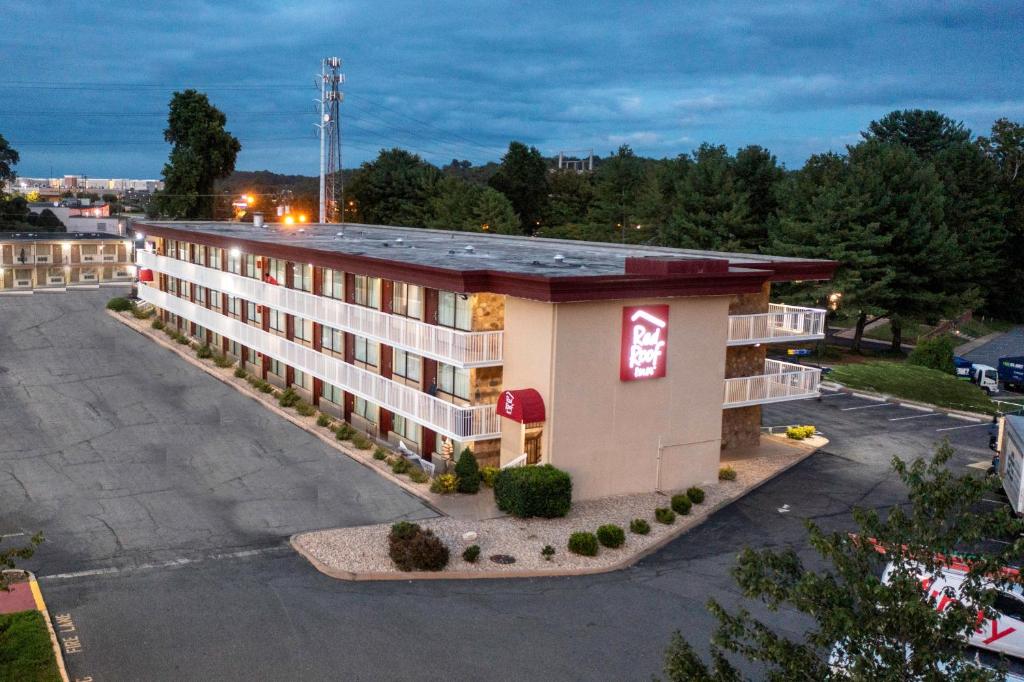 Red Roof Inn Charlottesville photo 2