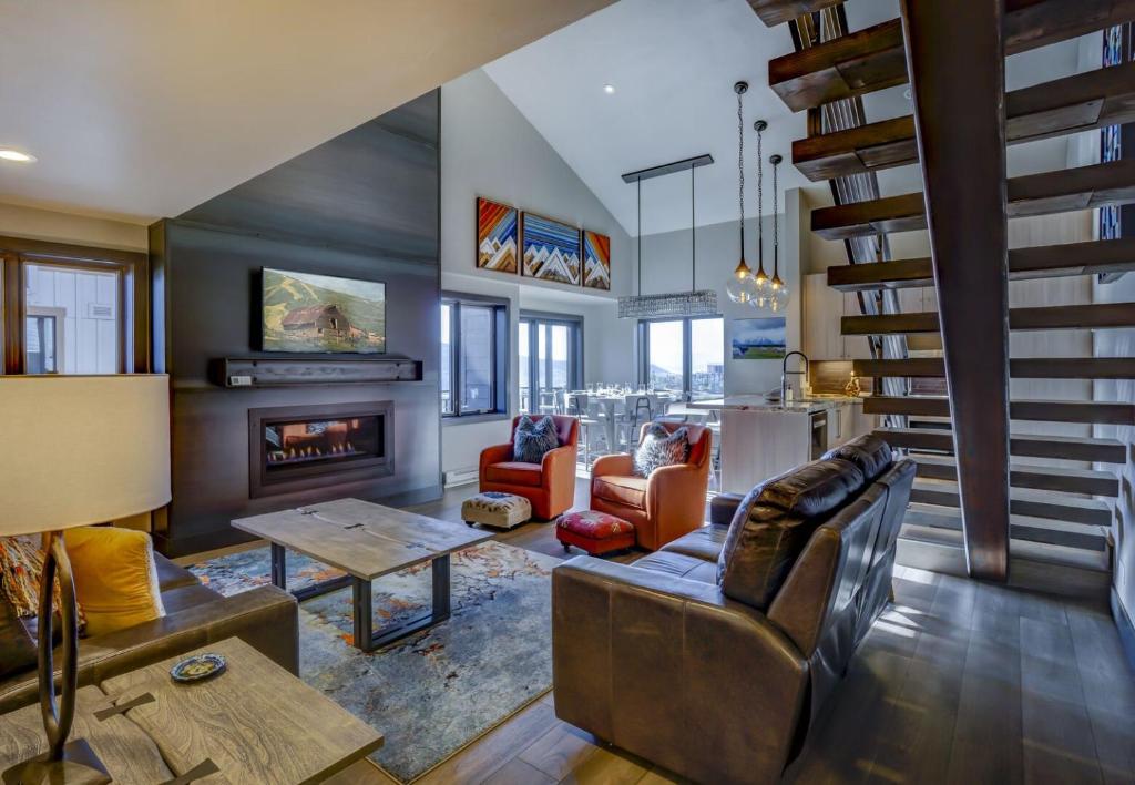 Bear Claw 405 - Ski-in Ski-out Condo! image