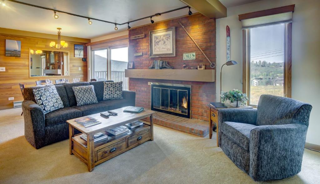 Bear Claw 203 - Ski-in Ski-out Condo! image