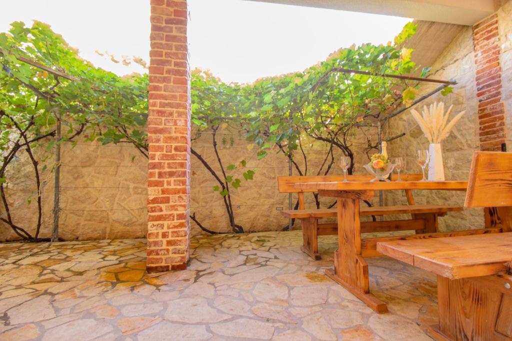 Toncica Sunny terrace with seaview and shaded BBQ area photo 2