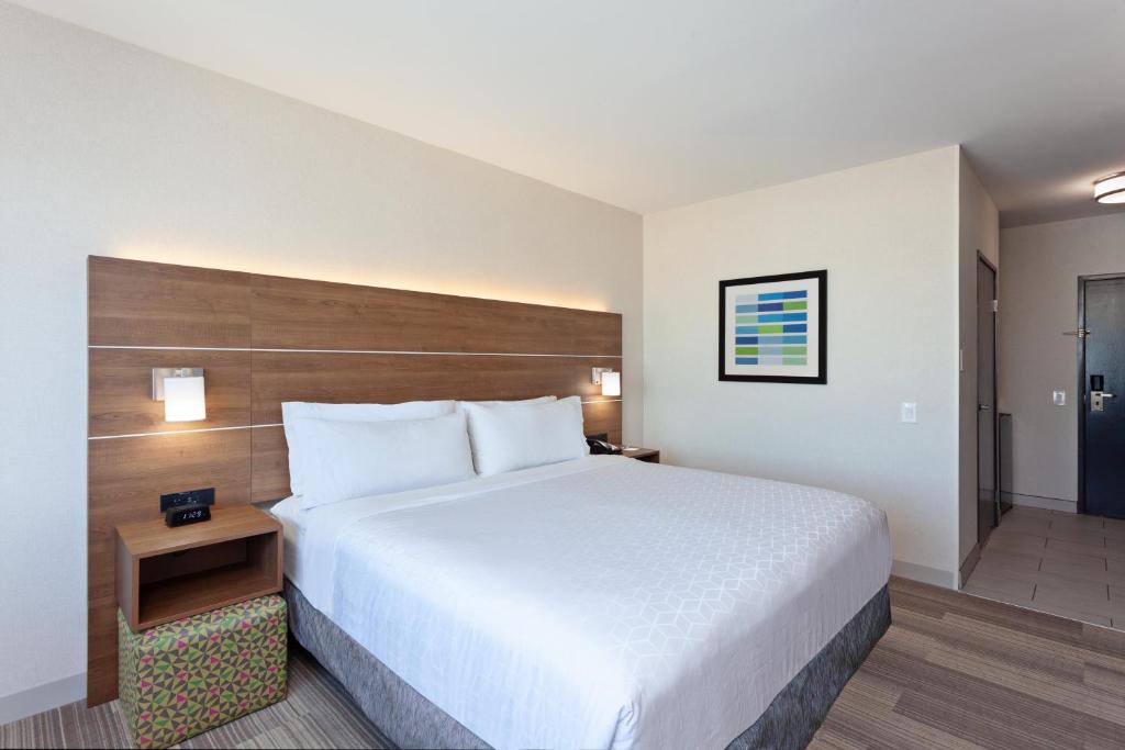 Двухместный (Номер с кроватью размера «queen-size»), Holiday Inn Express Los Angeles LAX Airport, an IHG Hotel