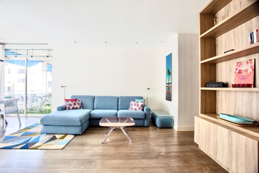 Luxurious 2 Bedrooms Apartment, 30 meter from beach photo 4