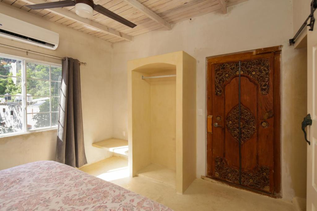 My Sisters House - Female only photo 3