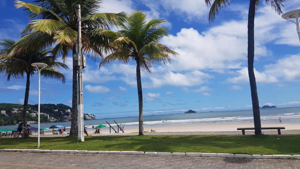 Apartamento a uma quadra da praia