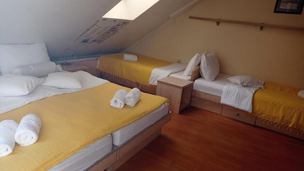 Car Royal Apartments and Rooms photo 2