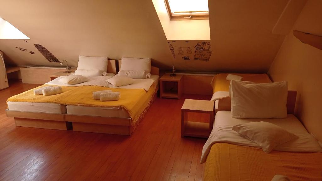 Car Royal Apartments and Rooms photo 1