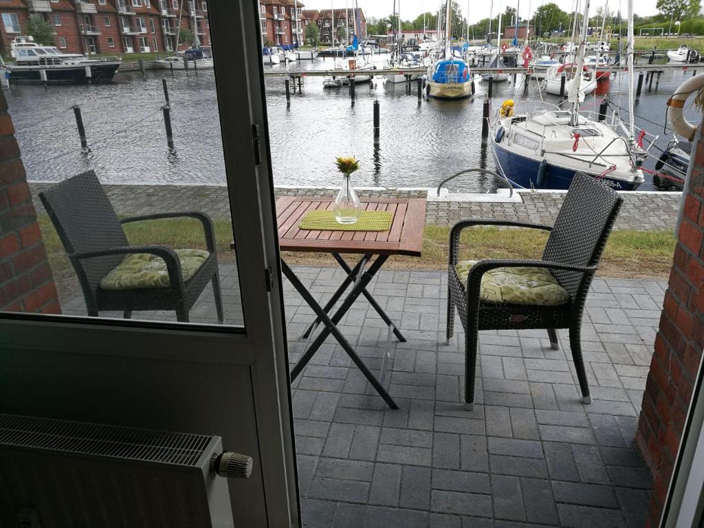 FEWO-fuer-2-Pers-Hafenblick-2-Ueckermuende-Stettiner-Haff-Ostsee-direkt-Yachthafen