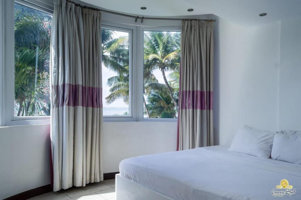 Rosy Sea Front Beach Condo photo 4