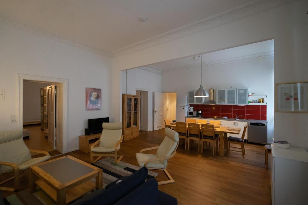 Großes Apartment in zentraler Lage photo 3
