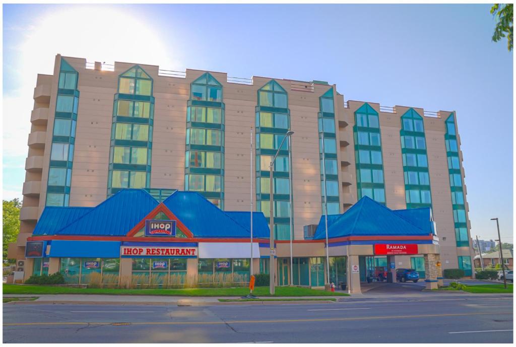 Ramada by Wyndham Niagara Falls/Fallsview photo 1