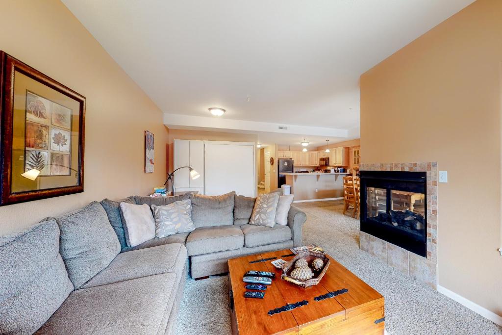 The Waterside Condos photo 2