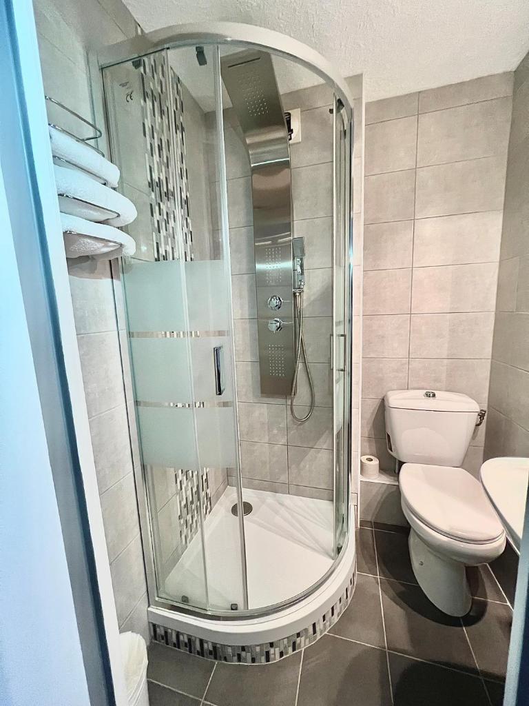 Двухместный (1 двуспальная кровать), Cottage Hotel Reims