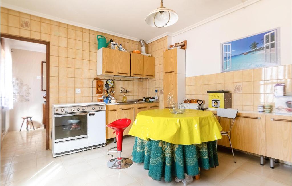 Awesome Home In Villarrn De Campos With 5 Bedrooms photo 4