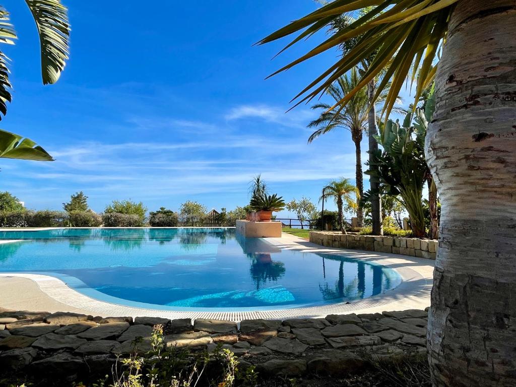 Bayview -Superb Luxurious Sea View Penthouse with private hot tub by Solrentspain photo 3