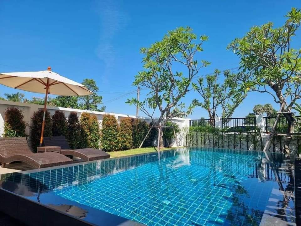 BAAN DALAH POOL VILLA photo 4