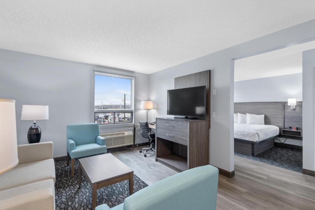 Emerald Hotel & Suites Calgary Airport photo 4