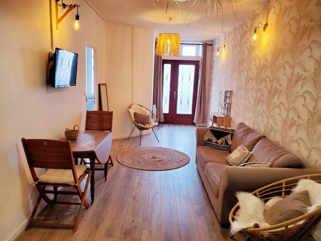 "Le Rive-Gauche" appartement tout équipé, 2 chambres à 2 pas de la gare -- WiFi - TV connectée photo 2