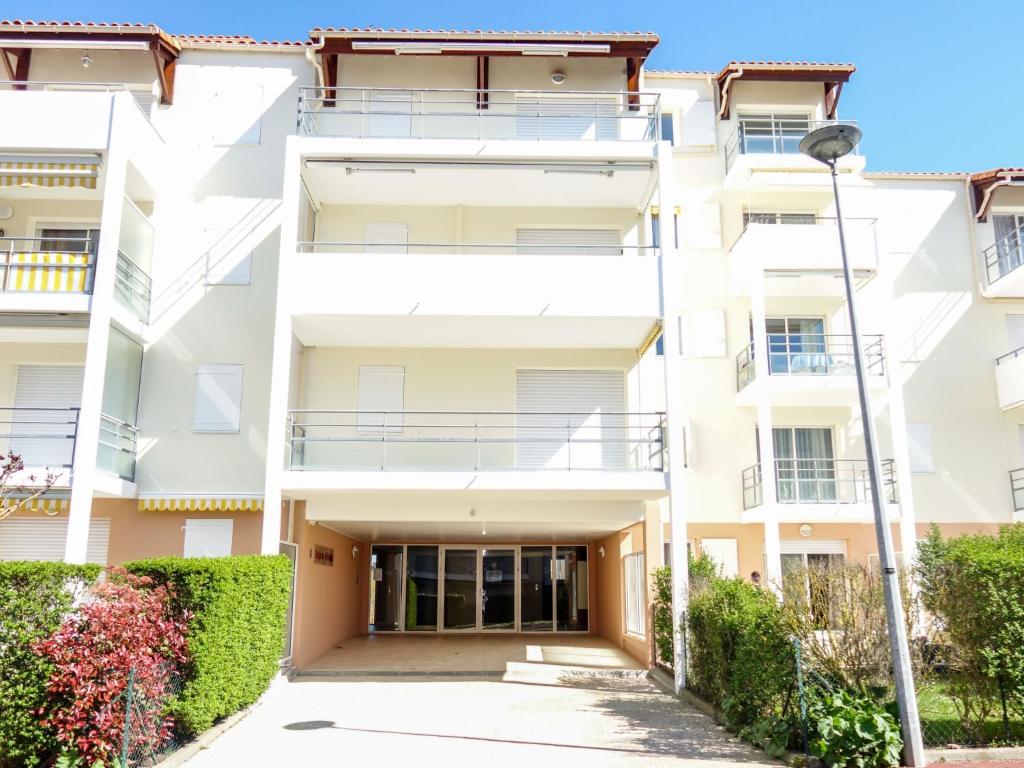 Apartment Jardins de Pontaillac-1 by Interhome