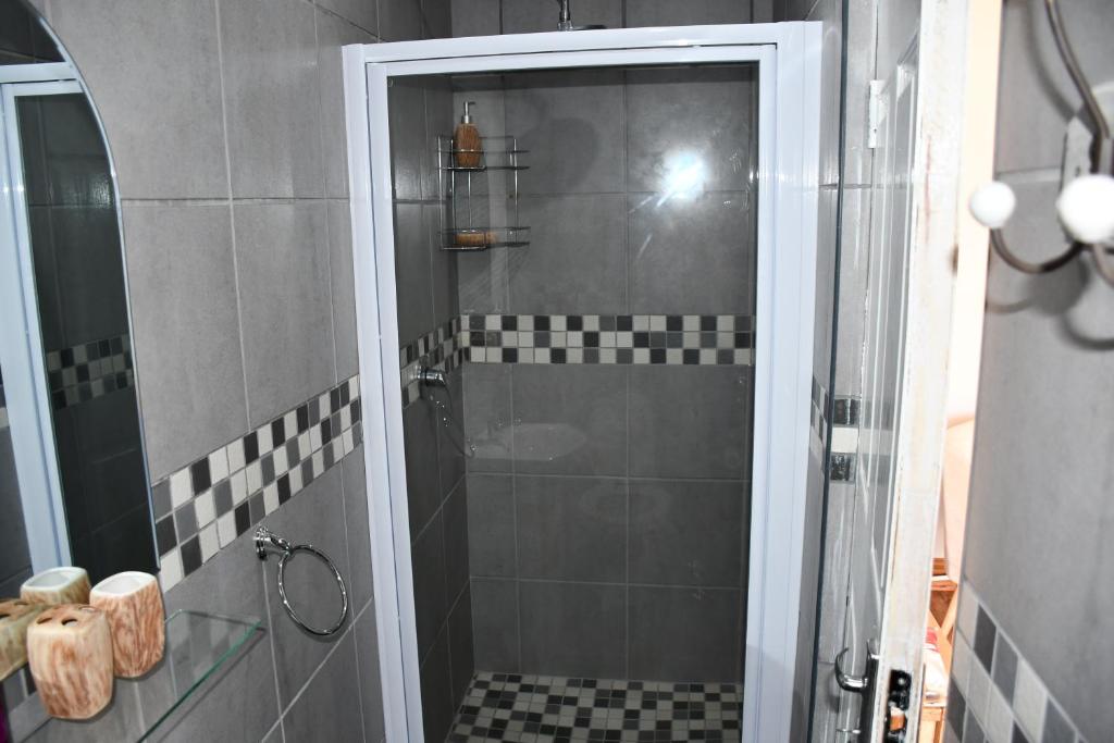 Friendz Guesthouse Room Type - Deluxe Double Room