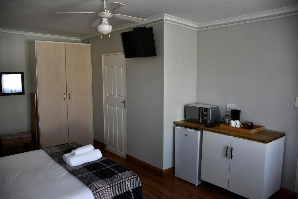 Friendz Guesthouse Room Type - Deluxe Double Room