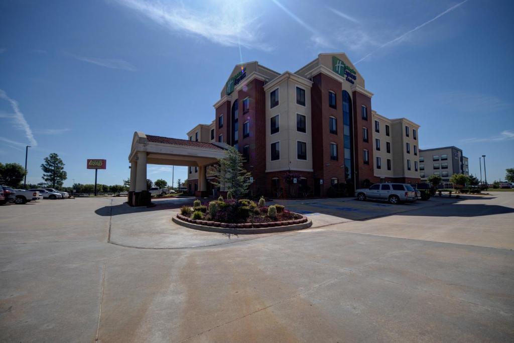 Holiday Inn Express Hotel & Suites Oklahoma City-West Yukon, an IHG Hotel photo 2